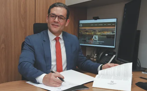 
          Imagem ilustrativa da imagem Justiça decide que INSS tem de devolver dinheiro do IR a herdeiros de aposentados
          