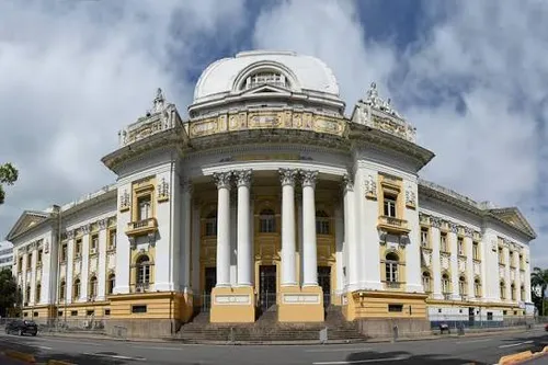
          Imagem ilustrativa da imagem Justiça determina indenização à família de mulher morta por PM no Recife
          