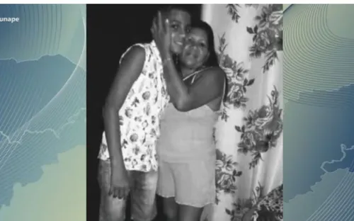 
          Imagem ilustrativa da imagem Mãe morre ao tentar salvar filho de execução dentro de casa em Abreu e Lima
          