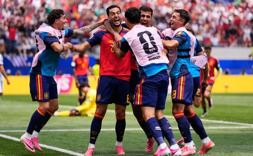 
          Imagem ilustrativa da imagem Merino projeta duelo entre Espanha e França nas semis da Copa: 'Igual para igual'
          