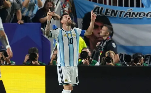 
          Imagem ilustrativa da imagem Messi dá espetáculo e faz Argentina encantar na Copa do Mundo
          
