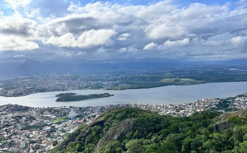 
          Imagem ilustrativa da imagem Mirante da Cidade recebe projeto Lua Cheia na segunda-feira (1º) em Vitória
          