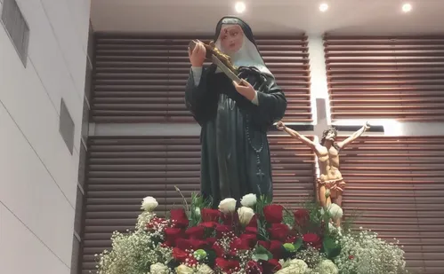 
          Imagem ilustrativa da imagem Missas e bênção das rosas para homenagear Santa Rita hoje
          