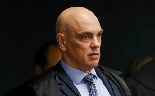 
          Imagem ilustrativa da imagem Moraes volta a pedir que PGR se manifeste sobre arma de Bolsonaro
          