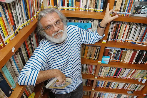 
          Imagem ilustrativa da imagem Morre o escritor Raimundo Carrero aos 78 anos, expoente do Movimento Armorial
          