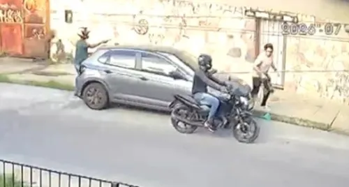 
          Imagem ilustrativa da imagem VÍDEO: Mulher é atropelada ao fugir de assalto na Imbiribeira
          
