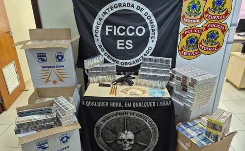 
          Imagem ilustrativa da imagem Mulher é presa com arma e 3.590 maços de cigarros em Cariacica
          