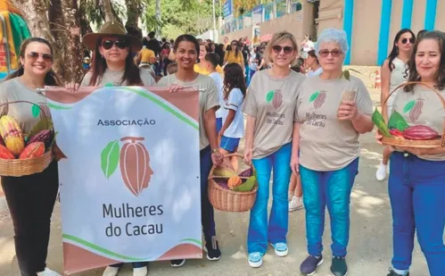 
          Imagem ilustrativa da imagem “Mulheres do cacau”: iniciativas de produtoras aumentam ganhos na produção
          