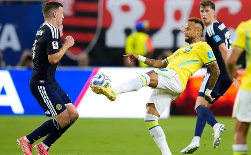 
          Imagem ilustrativa da imagem Neymar se emociona com filhos após estrear em sua quarta Copa
          