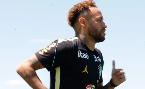 
          Imagem ilustrativa da imagem Neymar se junta ao grupo no penúltimo treino antes do duelo contra o Haiti
          