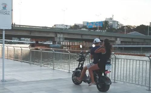 
          Imagem ilustrativa da imagem Nova orla  tem limite de 6 km/h para bike elétrica
          
