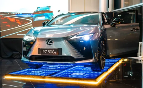 
          Imagem ilustrativa da imagem Novos elétricos Lexus RZ 500e e BYD Sealion 7 chegam ao mercado capixaba
          