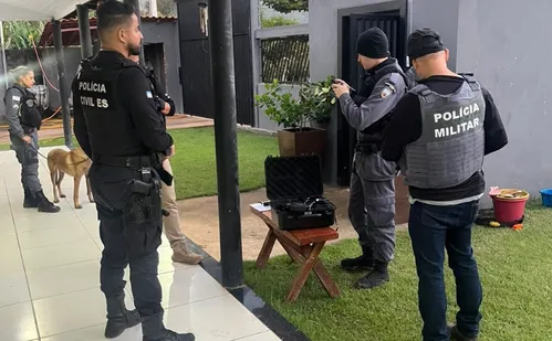 
          Imagem ilustrativa da imagem Operação Falha Estrutural: Casal e mais seis são presos por tráfico no ES
          