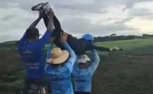 
          Imagem ilustrativa da imagem Outras três pessoas suspeitas por morte de jovem em salto de rope jump são presas
          