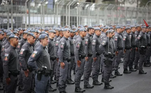 
          Imagem ilustrativa da imagem PM de SP lança concurso com 2 mil vagas para aluno-soldado com salário de R$ 5,5
          