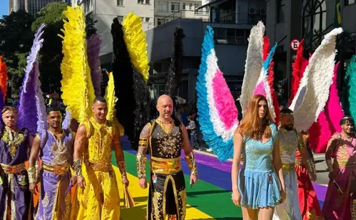
          Imagem ilustrativa da imagem Parada do Orgulho LGBT+ leva cores e vibração à Avenida Paulista
          