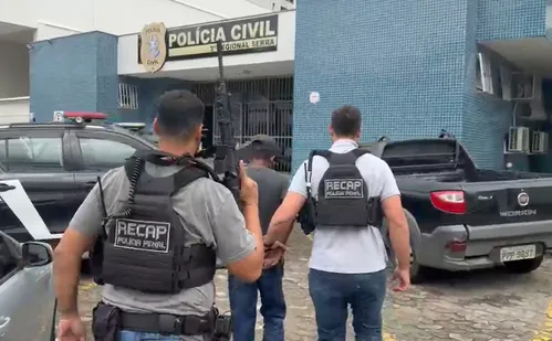 
          Imagem ilustrativa da imagem VÍDEO | Polícia Penal prende foragido do Rio de Janeiro escondido na Serra
          