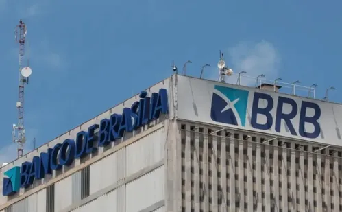 
          Imagem ilustrativa da imagem Polícia prende servidores de banco por golpe contra mais de 3.500 aposentados
          