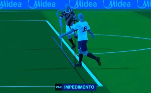 
          Imagem ilustrativa da imagem Por que o impedimento semiautomático do Brasileirão não é igual ao da Copa
          
