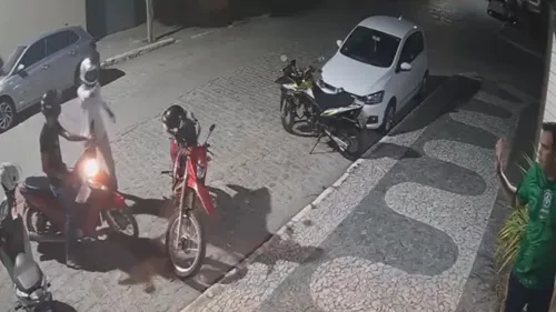 
          Imagem ilustrativa da imagem Prefeito de Santa Cruz do Capibaribe é assaltado e tem carro roubado
          
