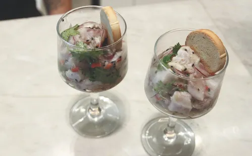 
          Imagem ilustrativa da imagem Quatro receitas refrescantes de ceviche com frutas
          