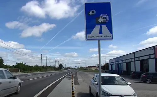 
          Imagem ilustrativa da imagem Radar de velocidade média entra em teste na BR e flagra carro a 124 km/h
          
