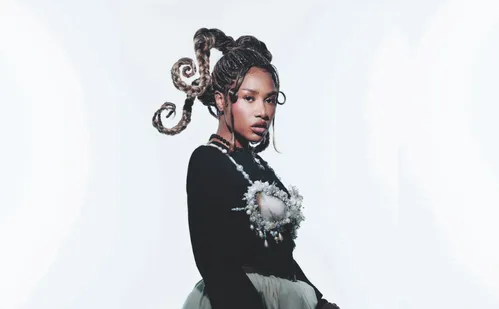 
          Imagem ilustrativa da imagem Rapper Ebony é atração no Cais das Artes neste sábado
          
