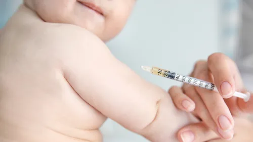 
          Imagem ilustrativa da imagem Recife amplia proteção infantil com a chegada da vacina Pneumo 20
          