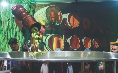 
          Imagem ilustrativa da imagem Recorde com caipirinha de 1.500 litros em festival de São Roque do Canaã
          