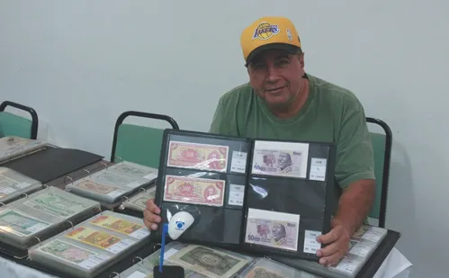 
          Imagem ilustrativa da imagem Relíquias de seis estados em encontro de colecionadores
          