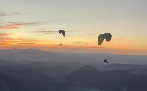 
          Imagem ilustrativa da imagem Revoada do Circuito de Parapente agita Afonso Cláudio
          