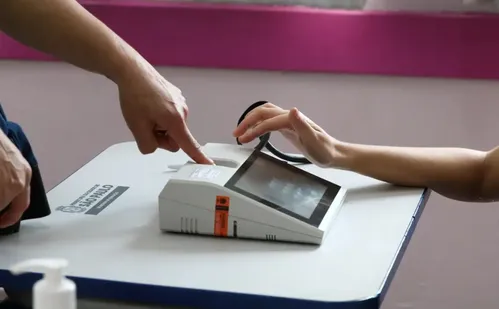 
          Imagem ilustrativa da imagem Saiba como vai funcionar a biometria nas eleições deste ano
          