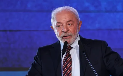 
          Imagem ilustrativa da imagem Saiba por que Lula precisa de radioterapia após cirurgia de câncer de pele
          