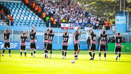 
          Imagem ilustrativa da imagem Santa Cruz bate o Paysandu na Curuzu e entra no G-8 da Série C
          