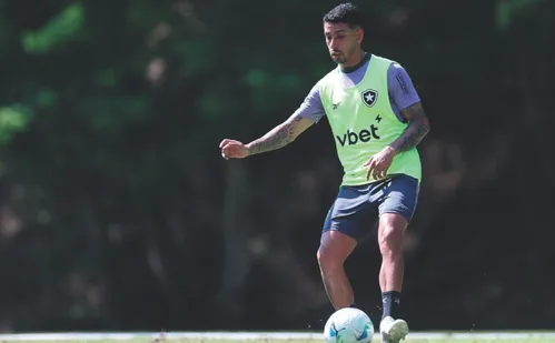 
          Imagem ilustrativa da imagem Santi cobra nova postura do Botafogo após empate
          