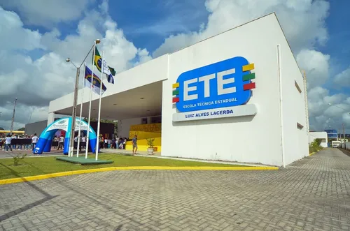 
          Imagem ilustrativa da imagem Secretaria de Educação abre 8 mil vagas em cursos técnicos em PE
          