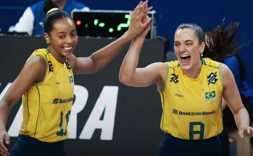
          Imagem ilustrativa da imagem Seleção brasileira feminina de vôlei mantém 100% e bate a França na Liga das Nações
          