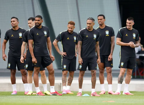 
          Imagem ilustrativa da imagem Sem Neymar, Seleção Brasileira busca primeira vitória na Copa do Mundo contra Haiti
          