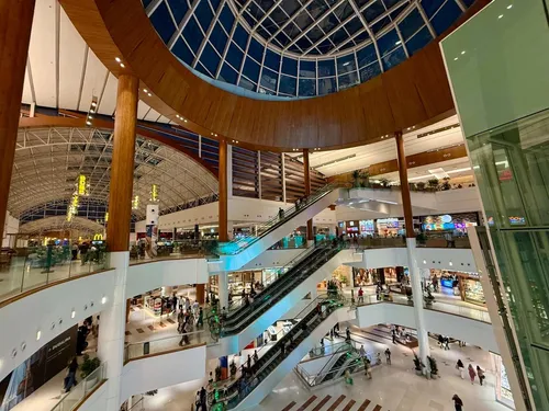 
          Imagem ilustrativa da imagem Shoppings fecharão mais cedo neste domingo por causa do jogo do Brasil
          