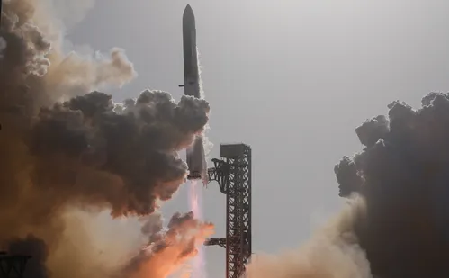 
          Imagem ilustrativa da imagem SpaceX lança Starship com sucesso e abre caminho para voo orbital
          