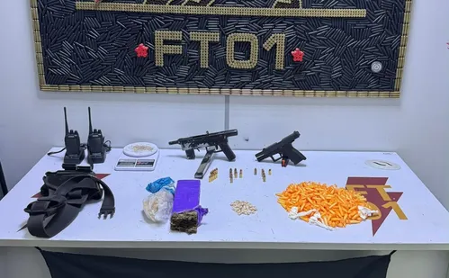 
          Imagem ilustrativa da imagem Submetralhadora e pistola são apreendidas pela Polícia Militar em Vitória
          