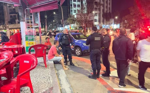 
          Imagem ilustrativa da imagem Suspeito é detido com faca após ameaçar matar pessoas negras em Jardim da Penha
          