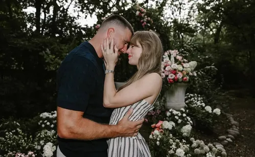 
          Imagem ilustrativa da imagem Taylor Swift e Travis Kelce devem proibir até celulares de policiais em casamento
          