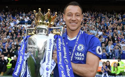 
          Imagem ilustrativa da imagem Terry critica elenco da Inglaterra para a Copa: 'Só temos 13 ou 15 jogadores"
          