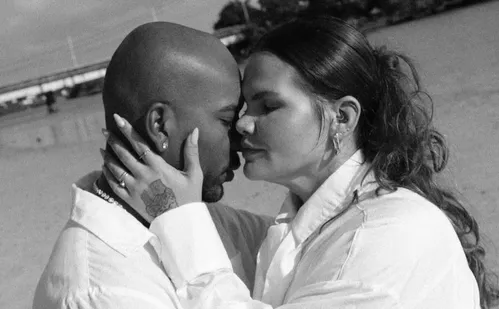 
          Imagem ilustrativa da imagem Thais Carla anuncia separação após 11 anos de casamento: 'Caminhos se transformam'
          