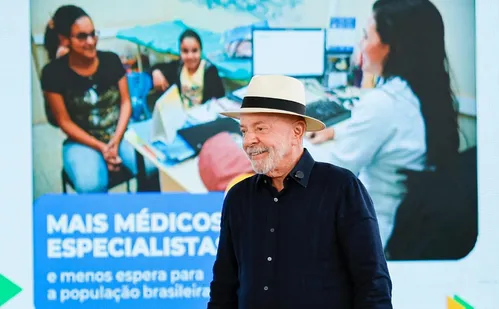 
          Imagem ilustrativa da imagem Tive um câncer de pele, e eu estou tratando para ficar bonitão, diz Lula
          
