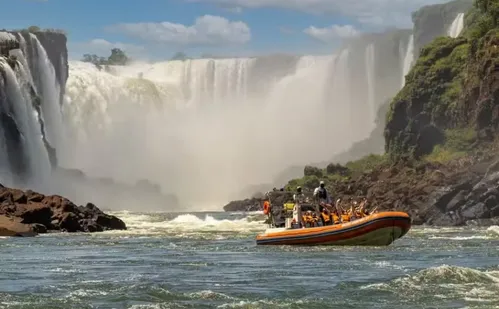 
          Imagem ilustrativa da imagem Turista morre em passeio nas Cataratas do Iguaçu
          
