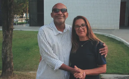 
          Imagem ilustrativa da imagem Um presente de amor no Dia dos Namorados: professora vai doar rim para o marido
          