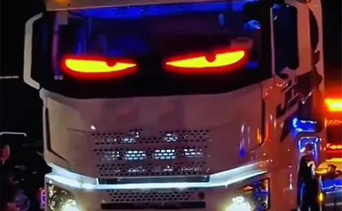 
          Imagem ilustrativa da imagem Uso de LED em painéis de carro pode dar multa de R$ 195
          