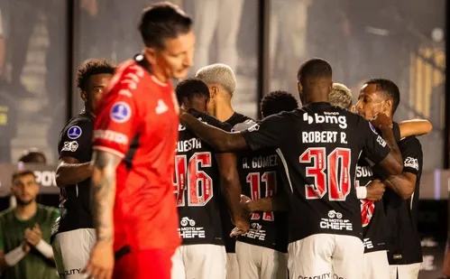 
          Imagem ilustrativa da imagem Vasco vence Barracas, termina em segundo e vai jogar os playoffs da Copa Sul-Americ
          